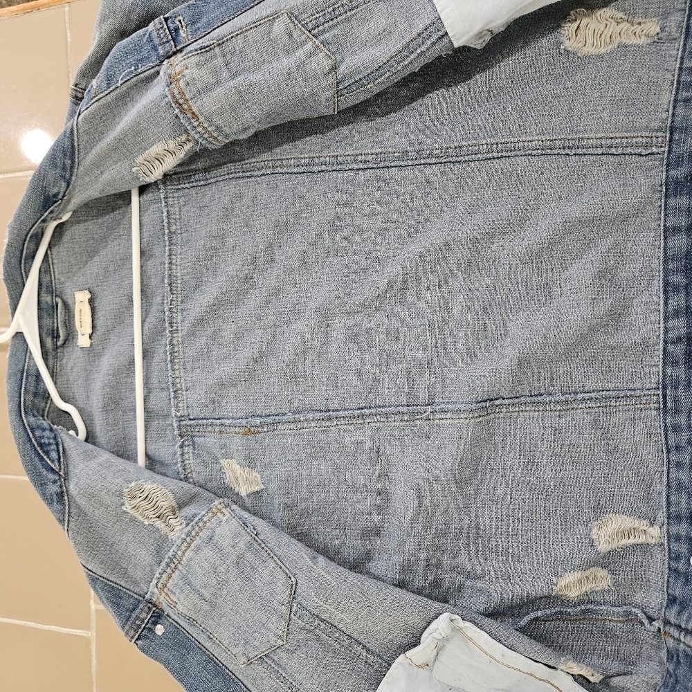 Women's Distressed Jean Jacket. Medium Wash. Size M. - Picture 5 of 9